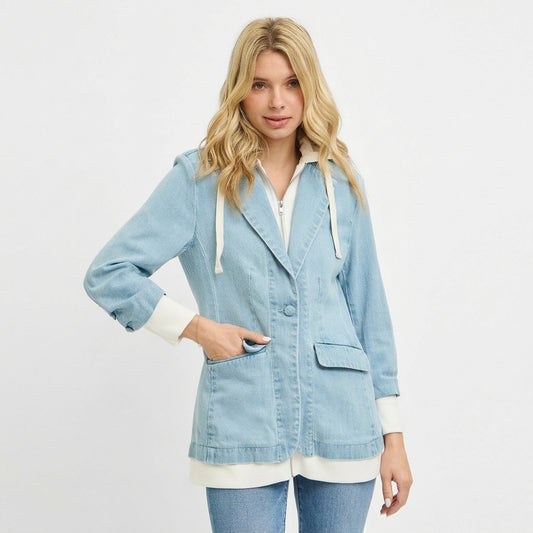 Blazer con Capucha de Mezclilla para Mujer Remi | Mezclilla de Lavado Claro, Puños de Canalé Crema