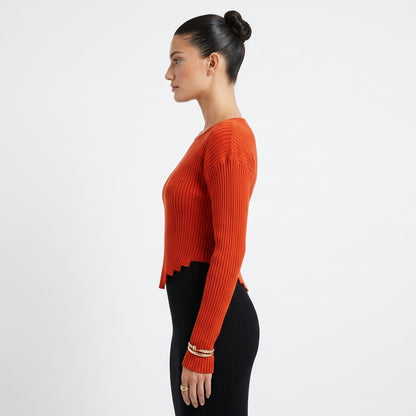 Pull court femme Sienna | Tricot côtelé rouille, ourlet ondulé