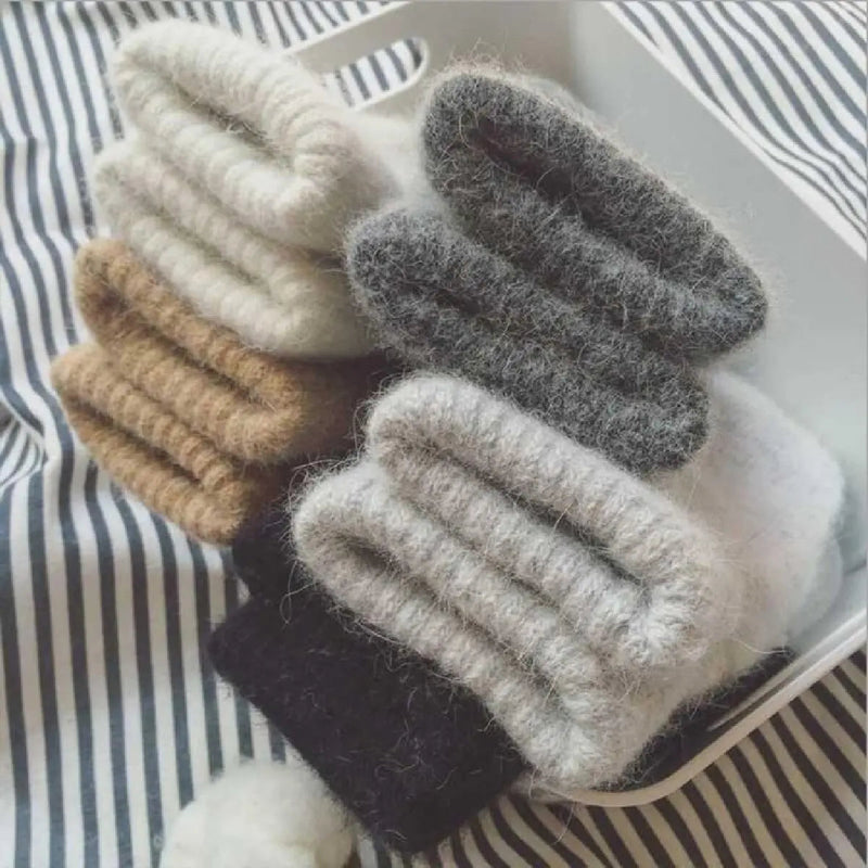 Kira Women's Knit Mittens - fabric and finish detail