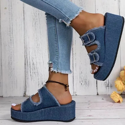 Quinn Women's Platform Sandals - fabric and finish detail