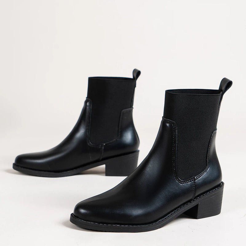 Sienna Women's Chunky Heel Chelsea Boots - close-up detail