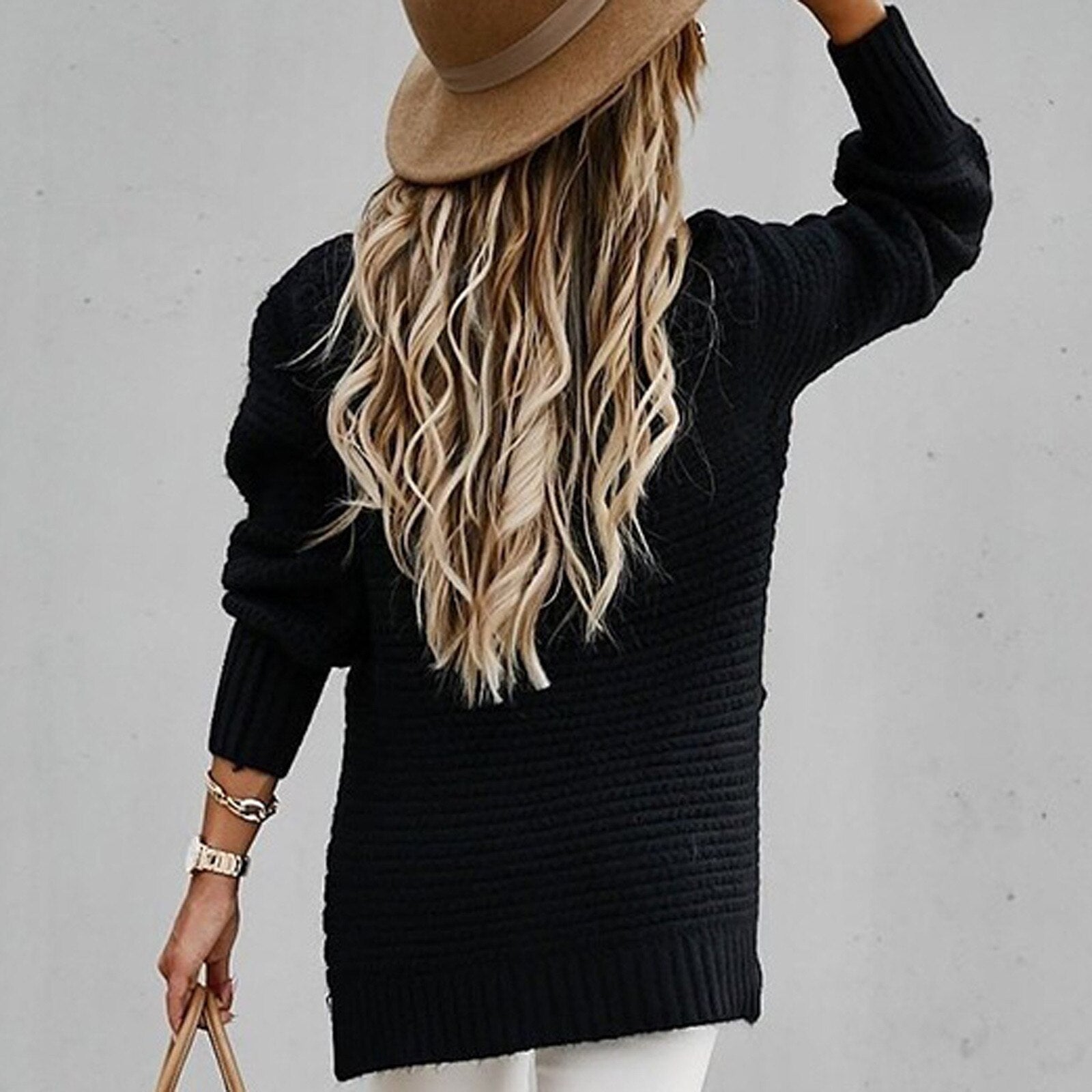 Ivy Women's Oversized Sweater - close-up detail