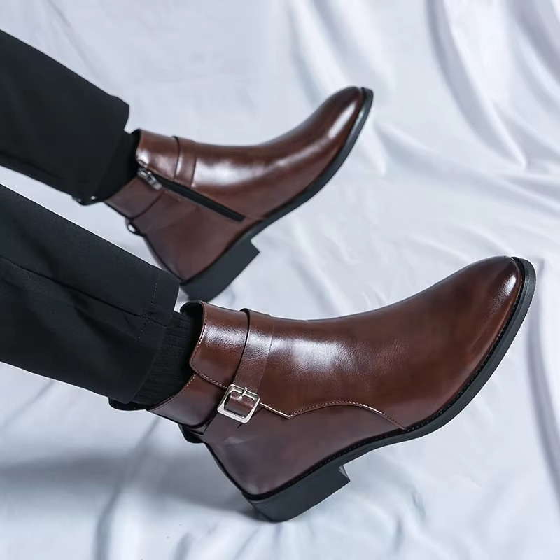Ellis Men's Chelsea Boots - close-up detail