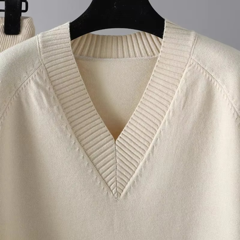 Elise Women's Two-piece Set - shown in use