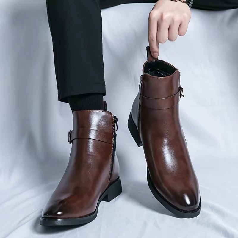 Ellis Men's Chelsea Boots - shown in use
