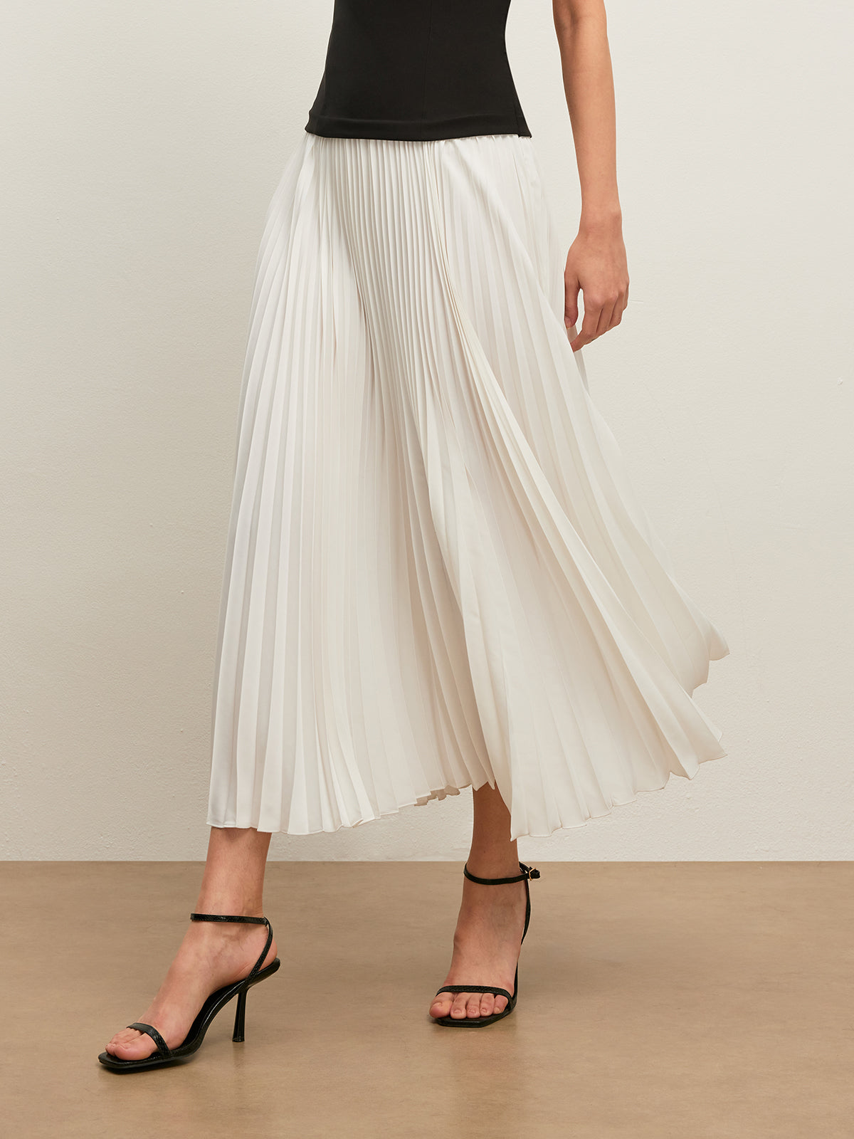 Harlow Women's Pleated Dress - fabric and finish detail