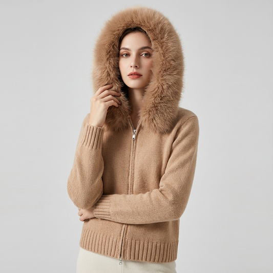 Veste à capuche en maille pour femmes Elowen | Fermeture éclair sur le devant, bordure en fausse fourrure