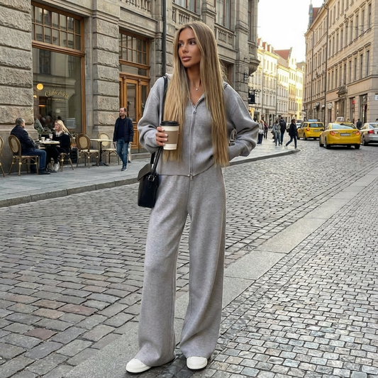 Ensemble tricoté pour femmes Elena | Veste à col montant, pantalon plissé