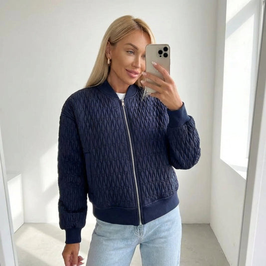 Chaqueta Bomber Acolchada para Mujeres Demi | Patrón de Acolchado en Diamante, Cuello y Puños Acanalados