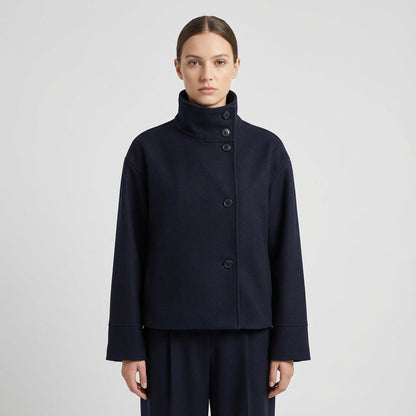 Chaqueta con Cuello Erguido para Mujeres de Clara | Cierre de Botones en la Parte Frontal, Largo Corto
