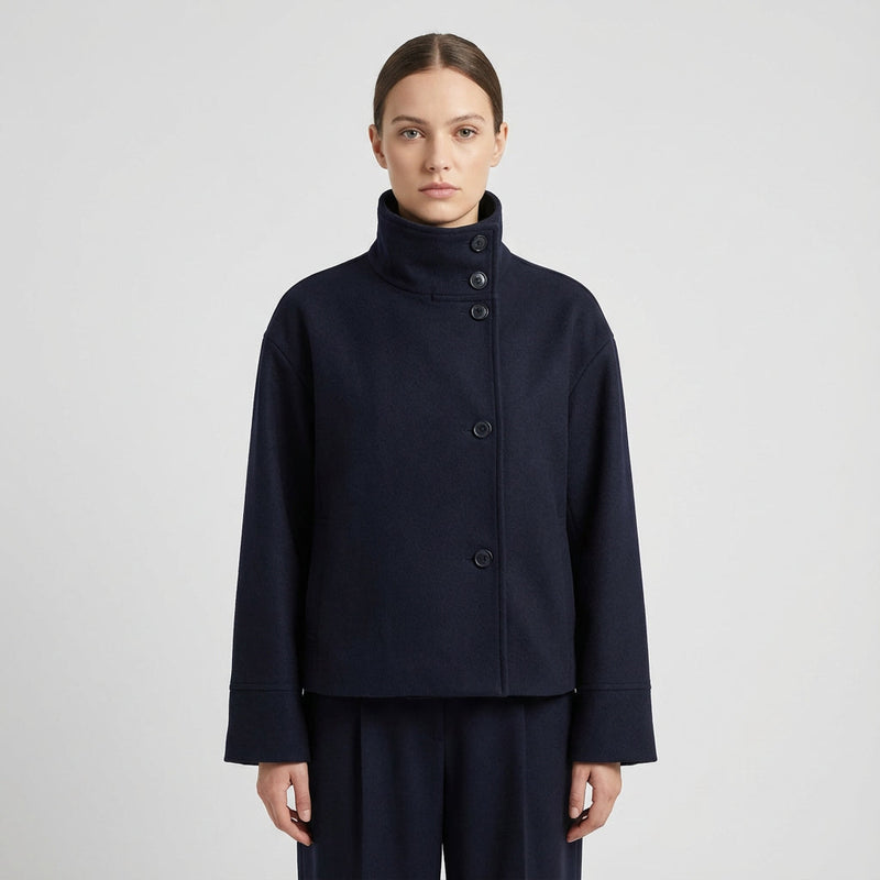 Chaqueta con Cuello Erguido para Mujeres de Clara | Cierre de Botones en la Parte Frontal, Largo Corto