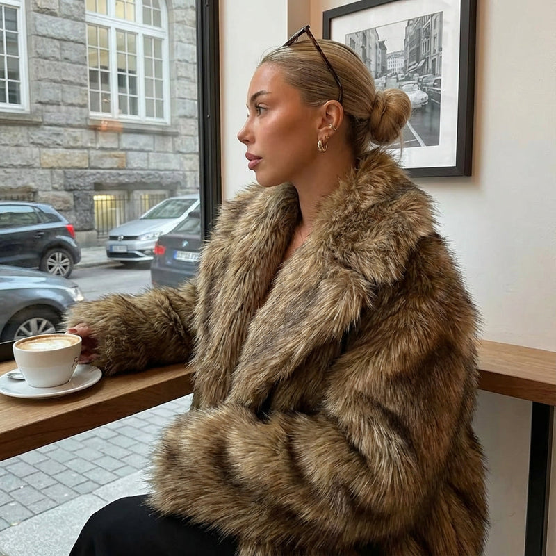 Manteau en fausse fourrure femme Vienna | Fausse fourrure caramel chaud, large col à revers