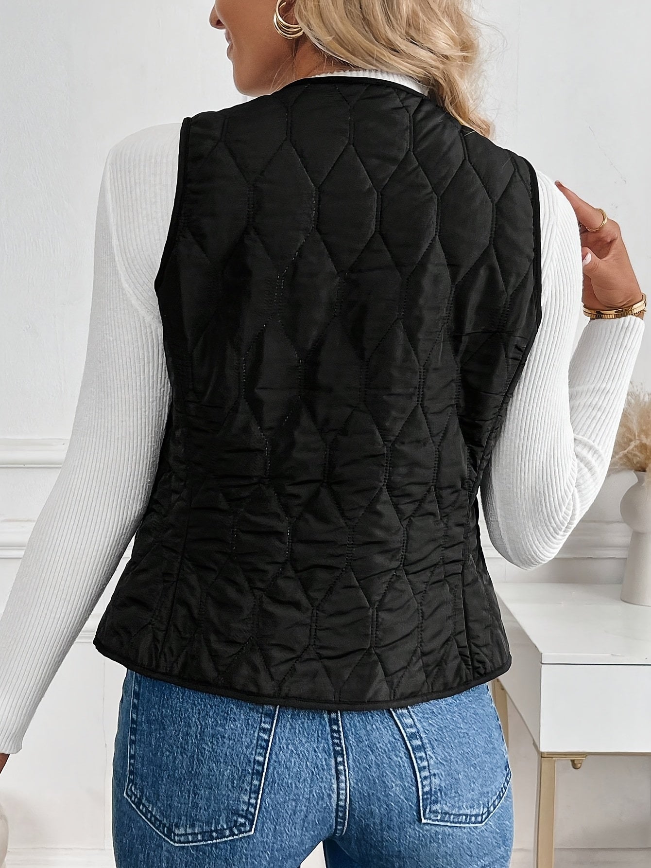 Rhea Women's Quilted Vest - close-up detail