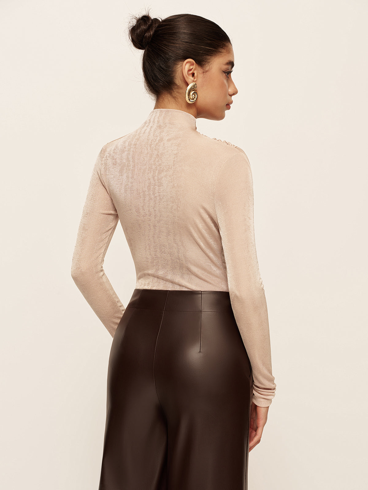 Eloise Women's Pleated T-shirt - close-up detail