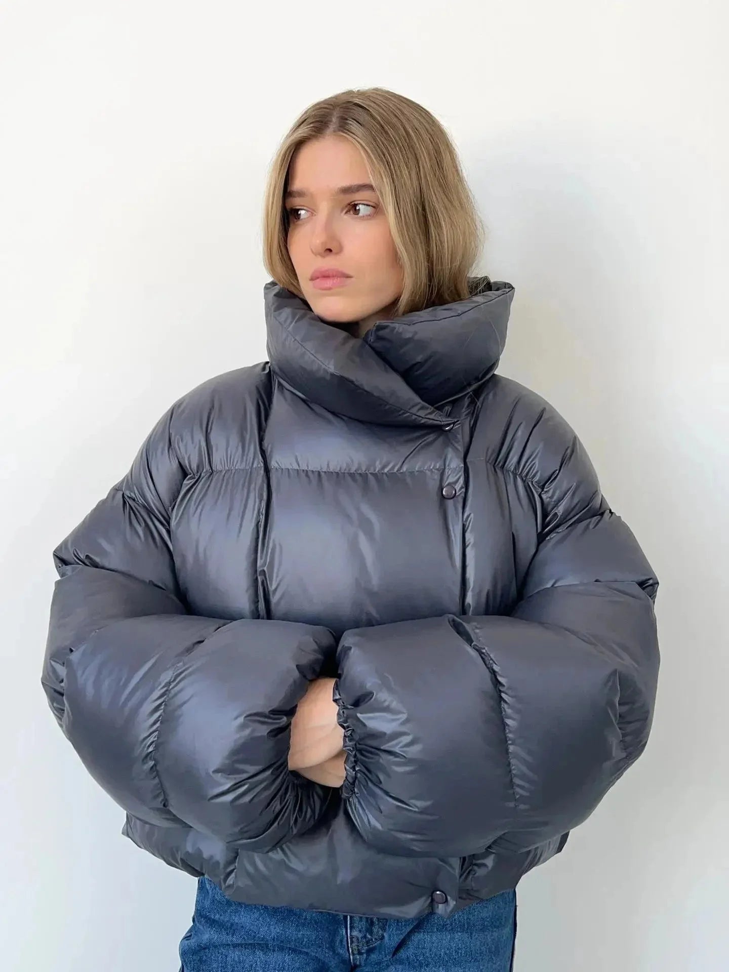 Perla Women's Oversized Puffer Jacket - close-up detail